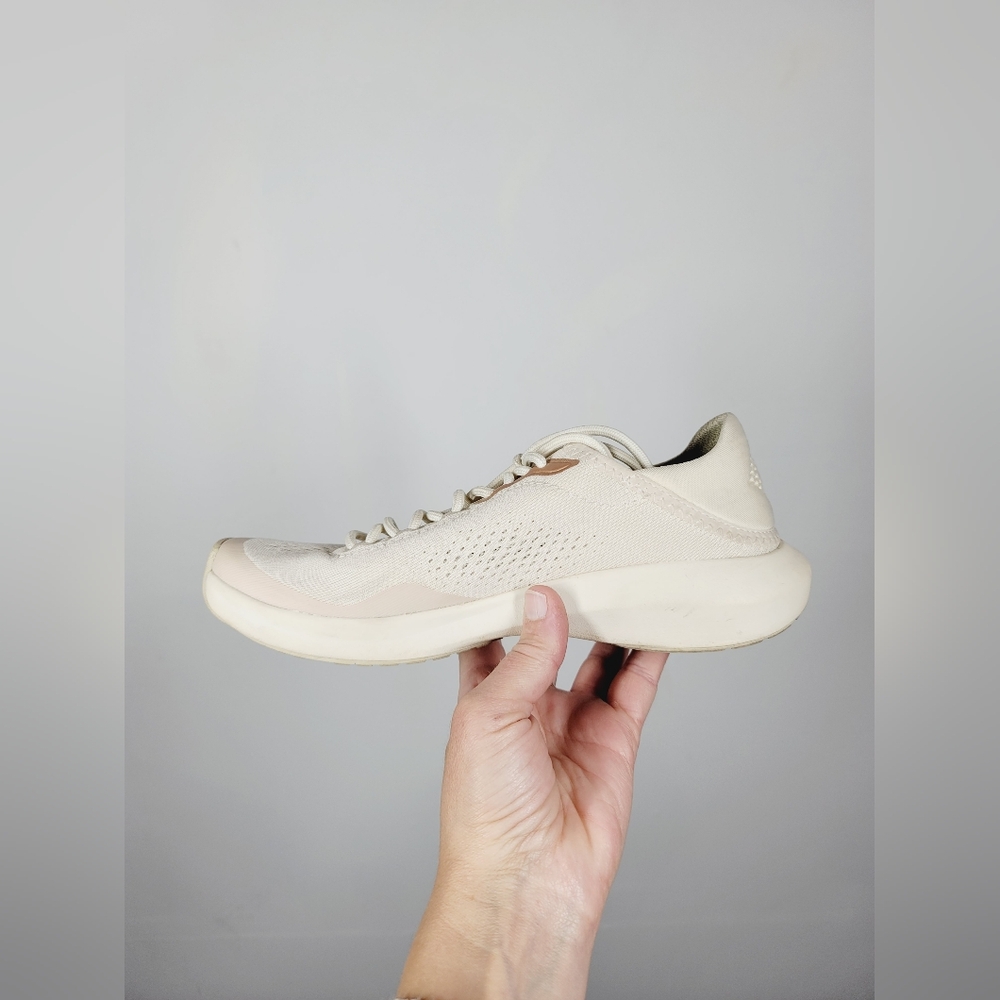 Olukai Women's Kāholo Sneaker, Size 7 - Picture 4 of 7